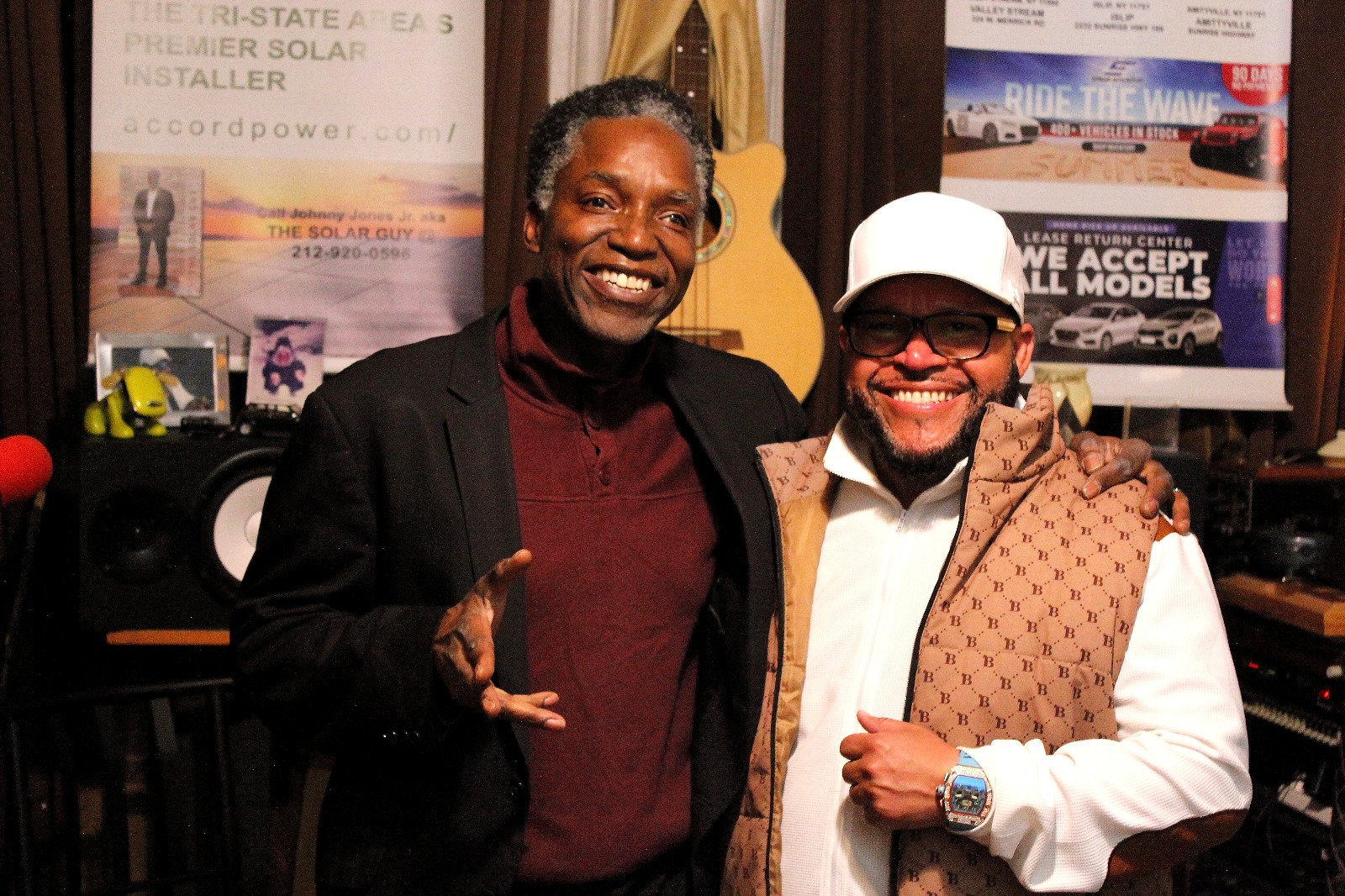 Johnny Jones Jr. Jay Cee, El Guru